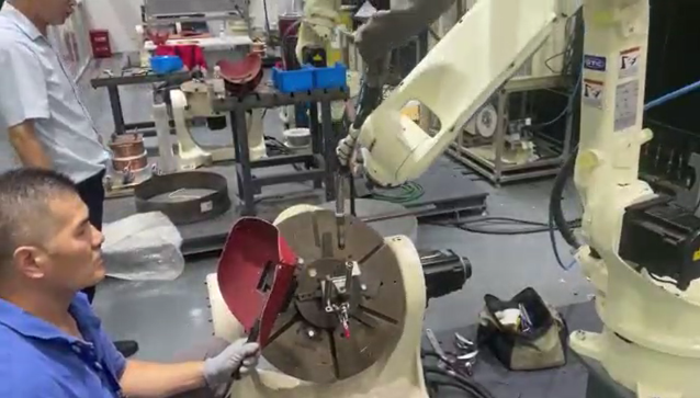 OTC robot with CNGBS positioner for welding